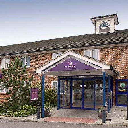 Premier Inn Basildon レイリー エクステリア 写真