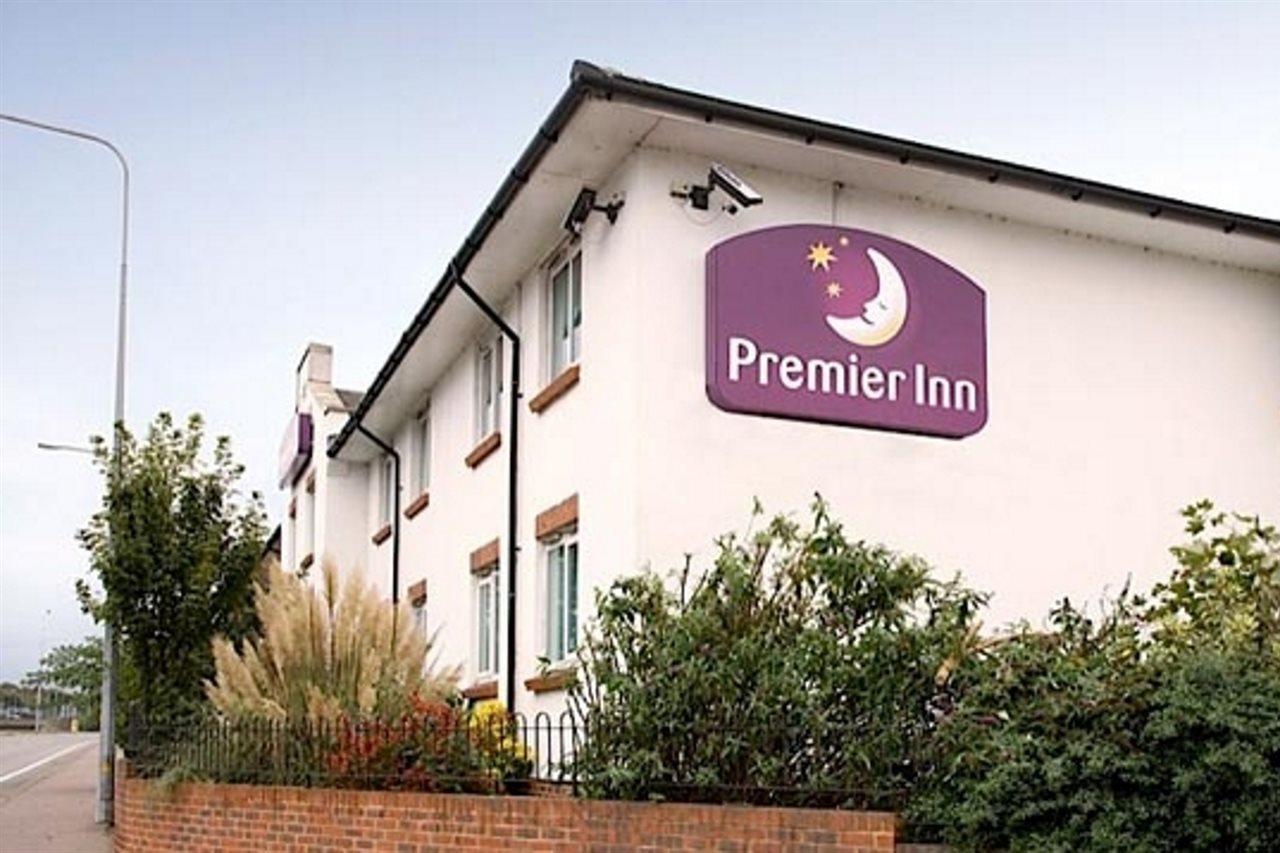 Premier Inn Basildon レイリー エクステリア 写真
