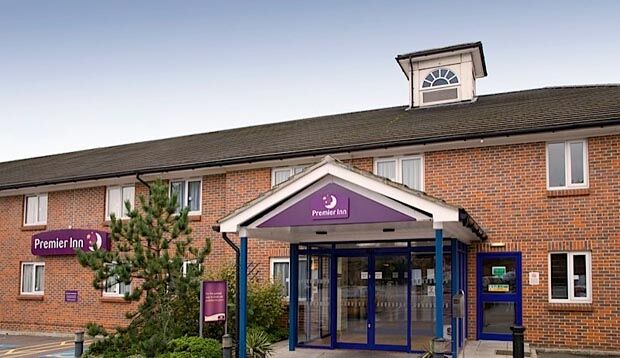 Premier Inn Basildon レイリー エクステリア 写真