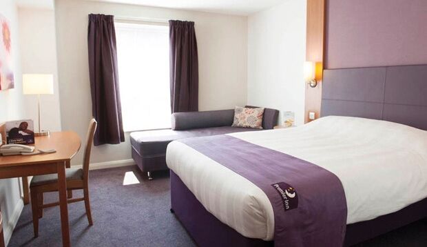 Premier Inn Basildon レイリー エクステリア 写真